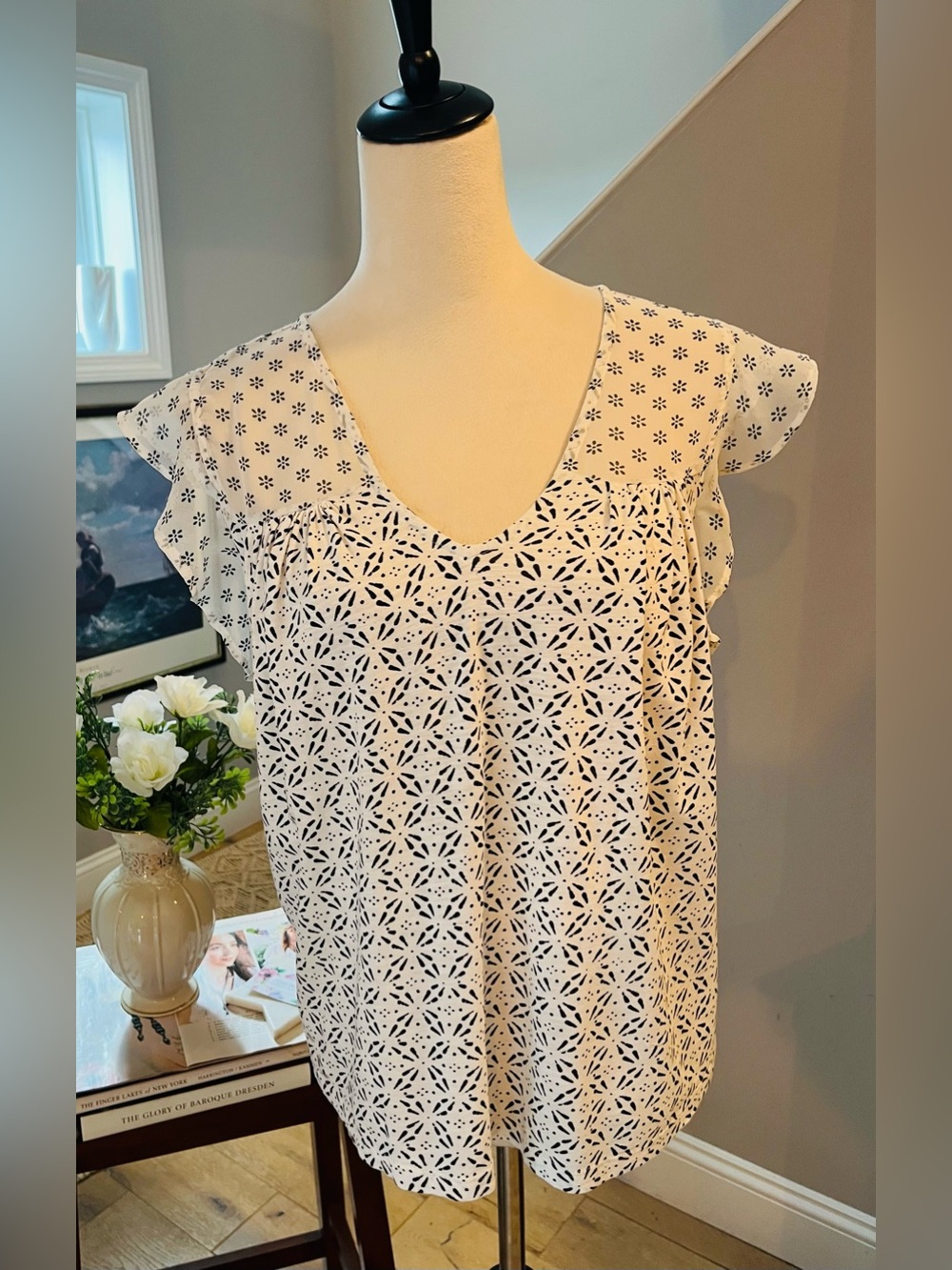 LUCKY BRAND Blouse Mesh Yoke Flutter Sleeve Boho Floral V-Neck Sz MEDIUM
